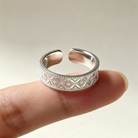 Vintage Gravierter Breiter Ring für Damen, Hochwertiger Personalisierter Blumenmuster-Statementring