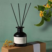 Parfum de maison, marque privée, bouteille en verre de 50ml, diffuseur de roseaux d'huile essentielle avec bâtons en rotin