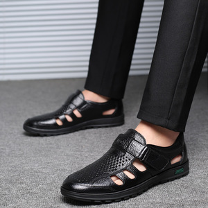Sandales d'été décontractées pour hommes en cuir véritable grande taille à bout fermé, respirantes et ajourées - Product Image 1
