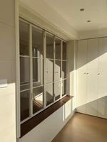 Ventana Abatible Minimalista Insonorizada de Plástico y Acero para Balcón y Dormitorio