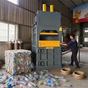 Presse à balles hydraulique verticale / Machine à presser les déchets de papier, les bouteilles en plastique et le carton - Product Image 1