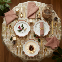 Assiettes en céramique rose élégantes à bords festonnés avec bordure dorée - Ensemble de vaisselle jetable pour la décoration de table de mariage ou d'événement