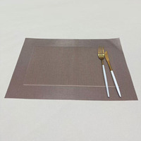 Vente en gros Napperons de Noël Napperons lavables en vinyle PVC pour tapis de table à manger Napperons tissés résistants à la chaleur
