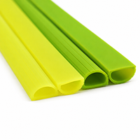 Tube en caoutchouc silicone extrudé en forme de D personnalisé, manchon de protection antidérapant pour poignées et équipements