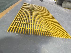 Pannello per Impalcati in Vetroresina Pultrusa GRP a Finitura Liscia con Scale a Griglia Fenolica e Passerella con Tecnica di Avvolgimento FRP - Product Image 3