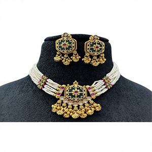 Conjunto de collar y aretes chapados en oro de latón de primera calidad para mujer, ideal para bodas y ocasiones especiales. - Product Image 2