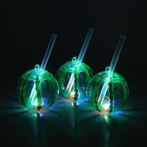 Tasses à boisson froide personnalisées <span class=keywords><strong>de</strong></span> 500 ml, gobelets en plastique lumineux en forme <span class=keywords><strong>de</strong></span> <span class=keywords><strong>ballon</strong></span> <span class=keywords><strong>de</strong></span> football pour les fêtes d'enfants - Product Image 3