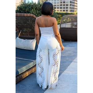 VOIKERDR Conjunto de dos piezas para mujer, top tipo corsé de encaje ahuecado y pantalones, atuendo elegante, transpirable, sin mangas - Product Image 1