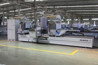 PARKER CNC 550mm Doppelkopf-Klingensäge PLC Superpräzise Automatische 7,5KW Schneidesäge PVC/UPVC Aluminium 21 Zoll Industriecomputer