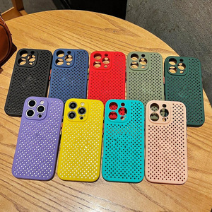 เคสโทรศัพท์แบบเต็มตัวสำหรับ Apple 17/16 Pro Max ระบายความร้อนด้วยรูวงกลม  วัสดุซิลิโคนนิ่มแบบเจาะรู ป้องกันการกระแทก สำหรับรุ่น 14/15 - Product Image 1