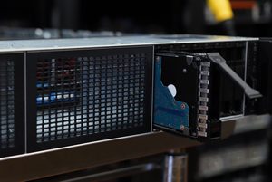 P38411-B21 ProLiant DL385 Gen10 Plus V2 Châssis de serveur en rack 2U, processeur, garantie de 3 ans, certifié CE/FCC/CCC - Product Image 3