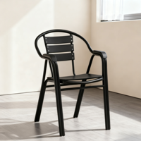 Chaise de jardin d'extérieur moderne et légère, cadre en aluminium gris anthracite, dossier et assise en lattes de bois composite, salon