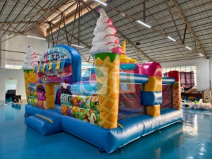 Château gonflable à succès avec fond photo, piscine intégrée et motif fraise - Product Image 3