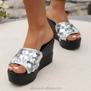 Sandales compensées pour femmes, tongs d'été, style européen et américain, grandes tailles, bout rond, tongs à paillettes A800 - Product Image 3