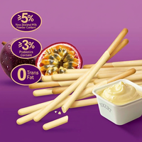 Bâtonnets de biscuits enrobés de fruits et de chocolat, saveurs variées, emballés individuellement, avec logo personnalisé disponible