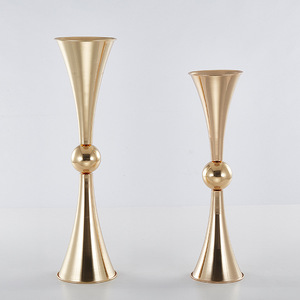 Décorations de centre de table, vases en métal doré en forme de trompette pour mariage - Product Image 6