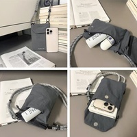 Sac à bandoulière vintage en nylon avec fermeture éclair et logo personnalisé, étanche, pour téléphone portable, idéal pour l'hiver et les activités de plein air, pochette croisée tendance, vente en gros OEM