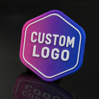 Écusson hexagonal personnalisé en PVC souple, étiquette en silicone 3D gaufrée dégradée, à coudre sur les sweats à capuche