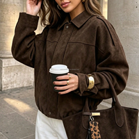 Veste en daim marron sur mesure pour homme, style bomber, col rabattu, fermeture éclair cachée, bretelles aux épaules, style vintage minimaliste, OEM ODM