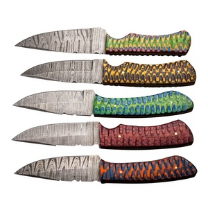 Couteau à lame fixe Drop Point en acier Damas avec manche en bois Pakka bleu, facile à transporter, personnalisable pour la chasse, le camping et la survie - Product Image 3