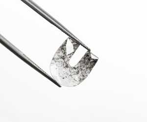 Diamante Cultivado en Laboratorio de 2.05 CT, 10.2x9.2mm, Corte Sal y Pimienta, Certificado IGI, Perforado con Láser, Forma de U, para Joyería - Product Image 2