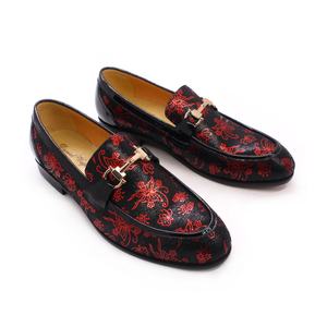 새로운 스타일 수제 정품 가죽 캐주얼 디자인 남성 슬라이드 슬리퍼 드레스 신발 매일 산책 패션 남성 신발 - Product Image 4