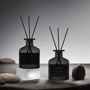 Thủy tinh Hương liệu hương thơm Gậy chai 100ml 150ml <span class=keywords><strong>200ml</strong></span> tùy chỉnh sang trọng màu đen thủy tinh rỗng hương thơm sậy khuếch tán chai - Product Image 2