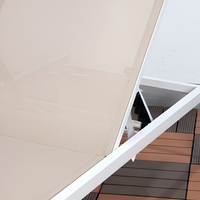 Chaise longue d'extérieur beige en maille avec dossier réglable et roulettes pour piscine, jardin, plage
