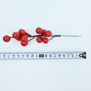 LO-504 Arbre à branches de <span class=keywords><strong>sapin</strong></span> et de baies rouges protégées contre les UV de 57cm avec piquet de sol pour l'affichage extérieur de Noël et du <span class=keywords><strong>jardin</strong></span> - Product Image 5