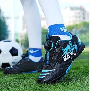 Chaussures de football pour enfants à boucle rotative, tige synthétique, doublure en maille, semelle extérieure en caoutchouc, semelle intermédiaire en EVA, crampons de football pour l'entraînement de printemps - Product Image 4