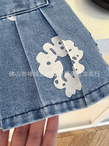 Nuovo Set Estivo 2026 per Ragazze: Top Senza Maniche con Stampa Denim e Gonna Corta in Jeans, Completo Due Pezzi alla Moda - Product Image 6