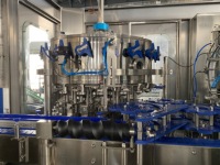 Machine de remplissage automatique de canettes de jus de pomme et d'orange à 18 têtes