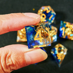 ชุดลูกเต๋าพร้อมแหวนสีน้ำเงินชุดลูกเต๋าสำหรับเล่นเกม RPG DND