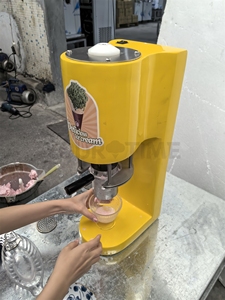 Yourtime Spaghetti Press Machine à crème glacée nouvelle usine de Chine directe Italie Spaghetti Gelato crème glacée au lait dur crème glacée - Product Image 5