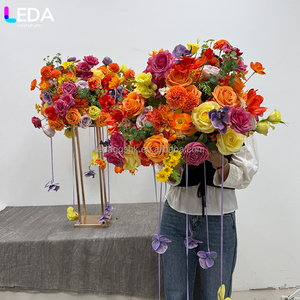ของตกแต่งโต๊ะงานแต่งงานสไตล์สวน LEDA รูปดอกกุหลาบหลากสี ลูกบอลดอกไม้สีส้มขนาดใหญ่ พร้อมดอกไม้ห้อยประดับ - Product Image 2