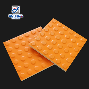 Baldosas de Cerámica y Porcelana Tac Tiles, Guía para Ciegos, Pavimento, Ladrillo para Exteriores, Textura de Tira Punteada, Color Gris, Gris Oscuro, Negro - Product Image 5