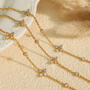 กำไลข้อมือแฟชั่นสไตล์ยุโรปอเมริกัน ชุบทอง 18k ประดับเพทายรูปใบโคลเวอร์สี่แฉก สำหรับผู้หญิง สวมใส่ได้ทุกวัน - Product Image 2