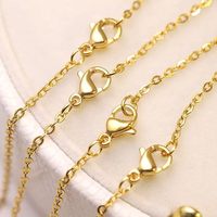 Les chaînes en acier inoxydable directes des fabricants peuvent être assorties arbitrairement avec un pendentif, un collier et un bracelet en plaqué or.