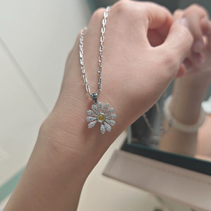 <span class=keywords><strong>Collana</strong></span> <span class=keywords><strong>con</strong></span> Ciondolo a <span class=keywords><strong>Margherita</strong></span> in Argento Placcato <span class=keywords><strong>con</strong></span> Zirconi, Catena a Maglie, Gioiello Unisex in Rame, Vendita all'Ingrosso - Product Image 3