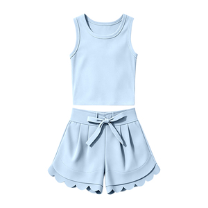 Ensemble 2 pièces décontracté d'été pour enfants : T-shirt sans manches couleur unie et short à bord festonné – Vêtements assortis pour sœurs – Vente en gros - Product Image 4