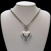 Collier avec pendentif en forme de cœur ouvert, boîte photo, bijoux rétro punk, collier avec pendentif en forme de chauve-souris