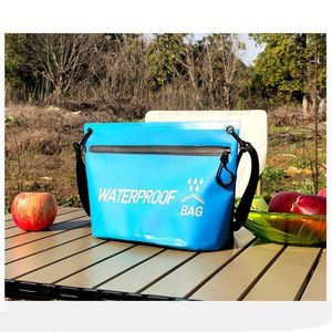 Sac de rangement cosmétique en PVC pour l'extérieur avec fermeture éclair, motif lettres, étanche, portable, design vertical pour les voyages - Product Image 5