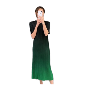 Robe midi en tricot à col rond, couleur unie, manches courtes, coupe ajustée, décontractée, pour tous les jours, tissu acrylique respirant - Product Image 2