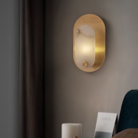 Applique murale moderne en cuivre massif avec design artistique creux et lumière LED pour salon haut de gamme, chambre à coucher ou chevet