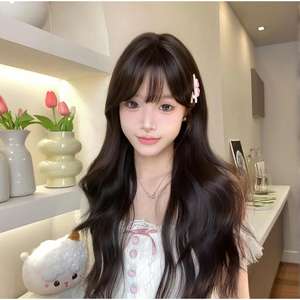 วิกผมยาวหยิกสำหรับผู้หญิง รุ่น First Love พร้อมหน้าม้าปัดข้าง ทำจากเส้นใยคาเนคาลอน ดูเป็นธรรมชาติ คล้ายเส้นผมจริง ครอบคลุมทั้งศีรษะ - Product Image 2