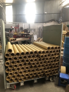 Tube en carton de grand diamètre avec embouts métalliques, noyau en papier robuste pour l'enroulement de bâches en vinyle, approvisionnement B2B - Product Image 6