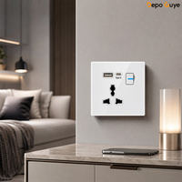 Interrupteur mural tactile LED en verre trempé blanc 230V UK avec 4 prises, 1 USB-A et 1 USB-C pour usage industriel