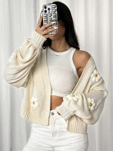 Nouveau pull coloré à petites fleurs de style européen et américain pour femmes, pull en tricot à broderies lourdes pour femmes - Product Image 5