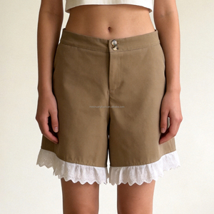 Shorts chino kaki personnalisés pour femmes avec bordure en dentelle - Product Image 1