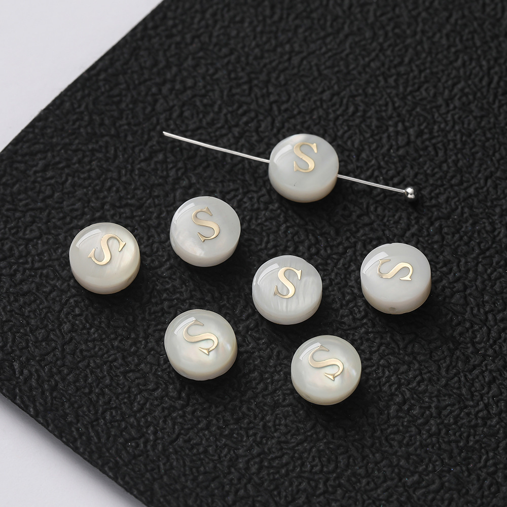 Perles lettres coquillages -- S